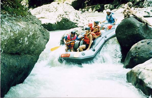 Tabrakan rapid on Mai'ting River.